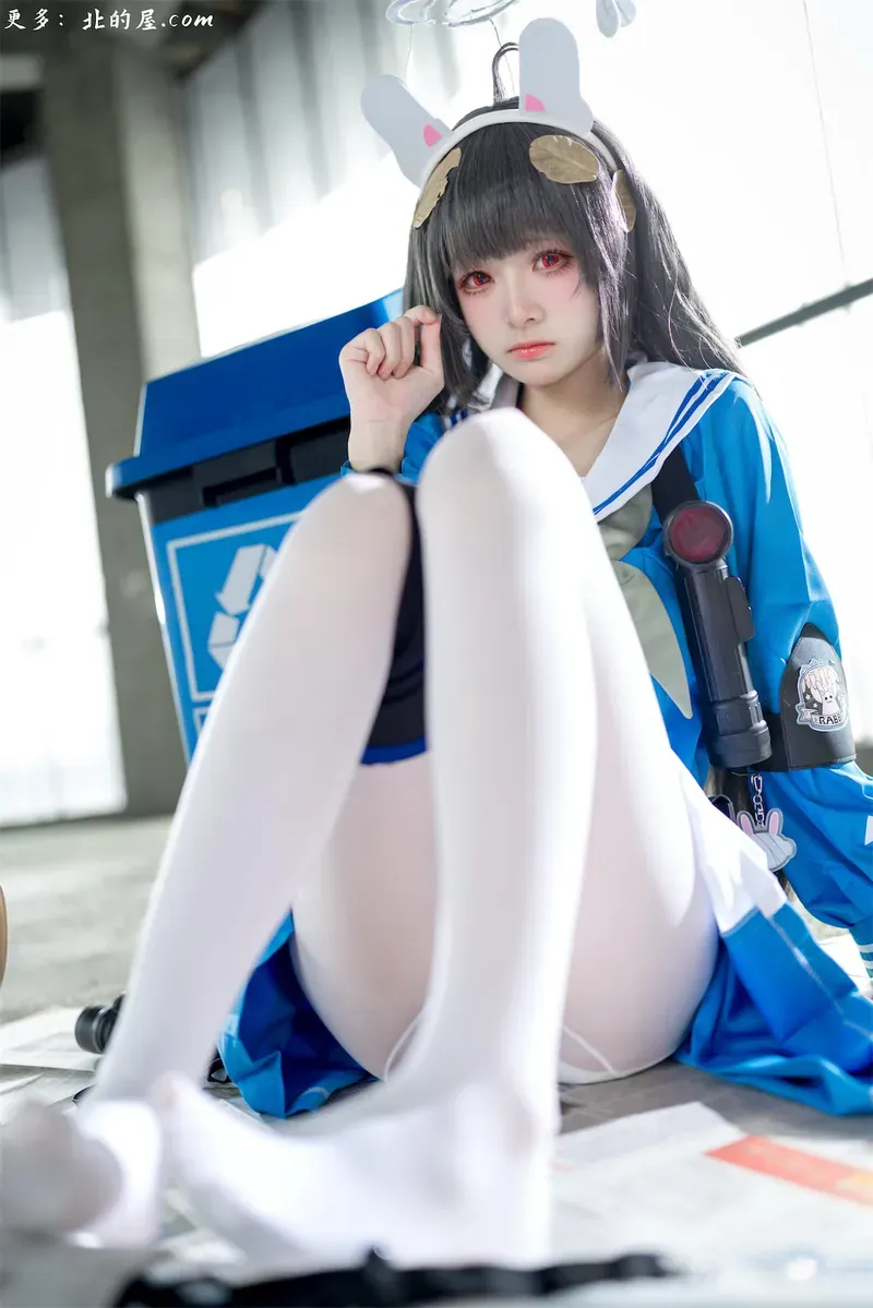 九柒喵海外Coser 九柒喵蓝色角色服装造型照片
